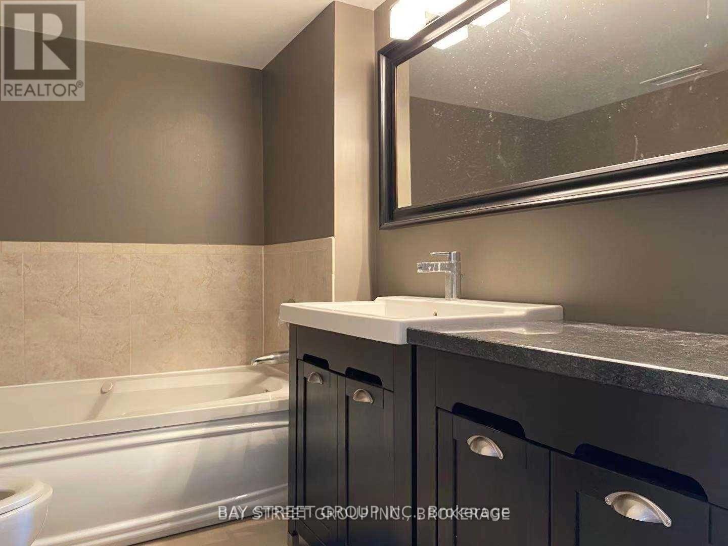 605 - 1071 Queens Avenue, Oakville (Cp College Park), Ontario  L6H 2R5 - Photo 18 - W12644546