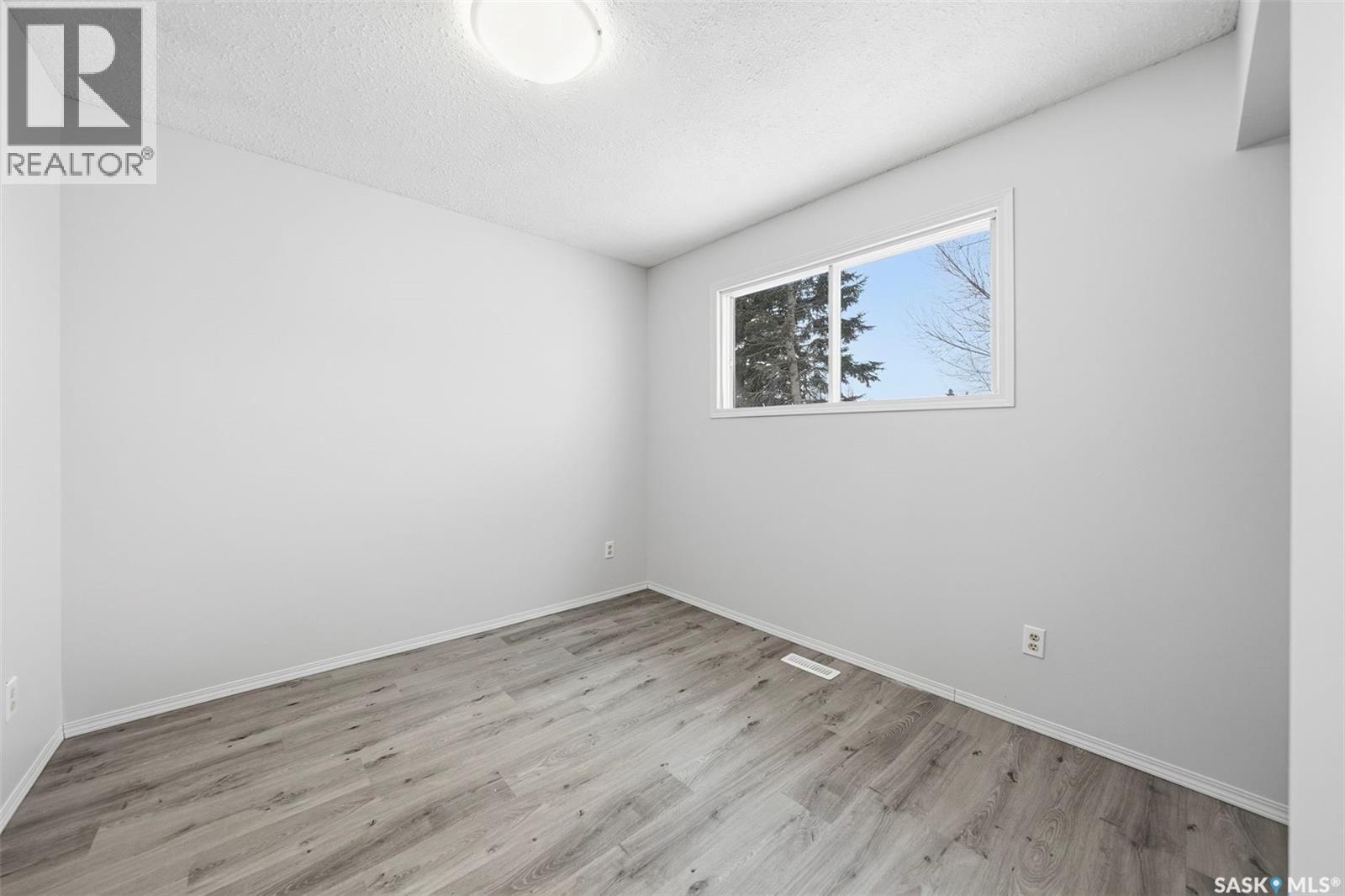 803 Carr Place, Prince Albert, Saskatchewan  S6V 7E1 - Photo 12 - SK025771