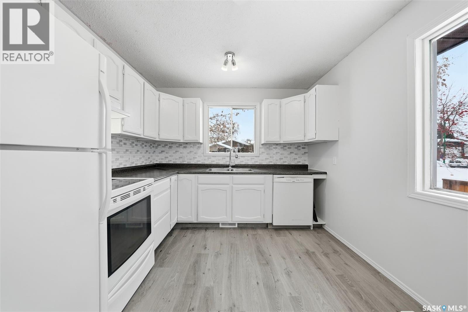 803 Carr Place, Prince Albert, Saskatchewan  S6V 7E1 - Photo 6 - SK025771