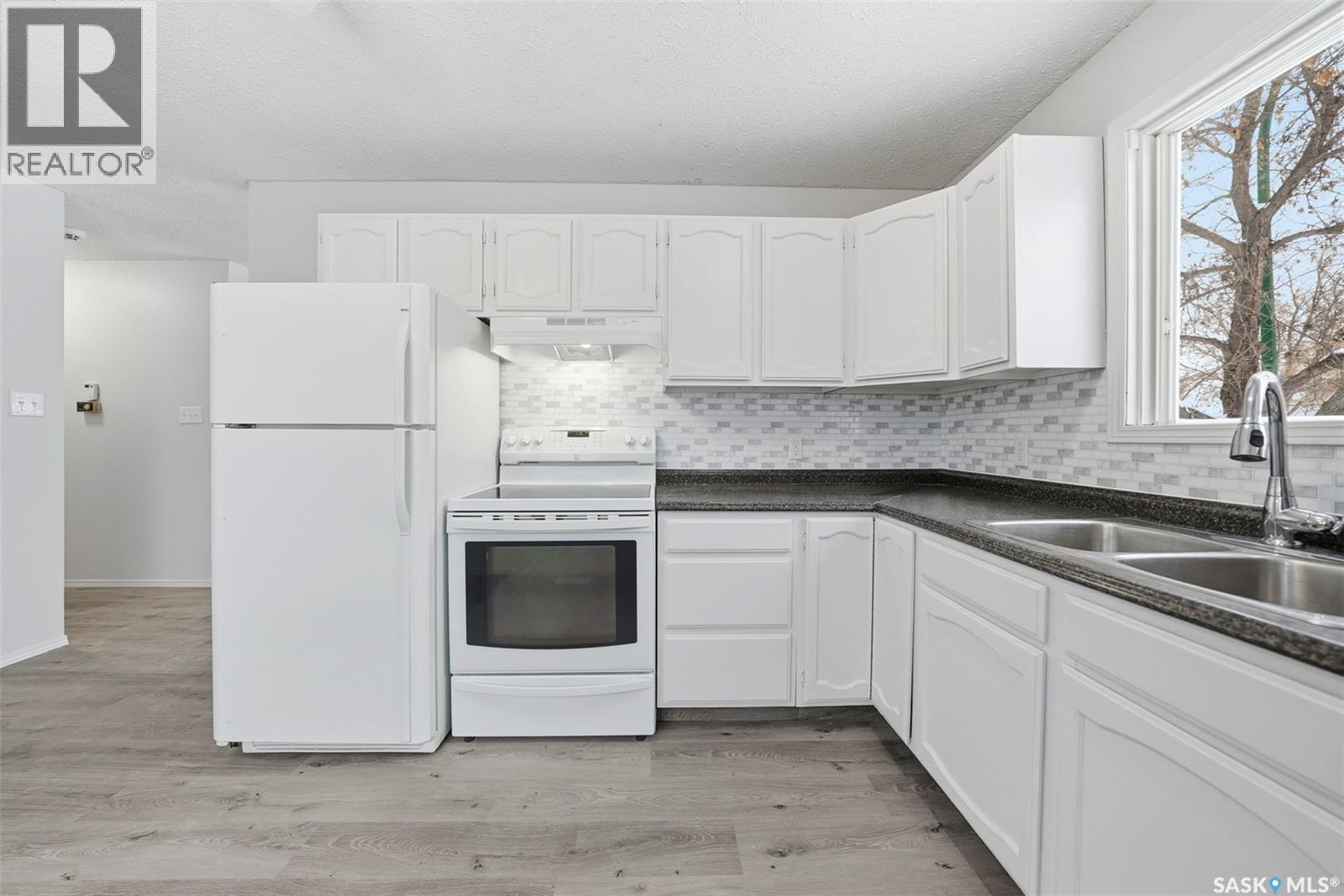 803 Carr Place, Prince Albert, Saskatchewan  S6V 7E1 - Photo 8 - SK025771