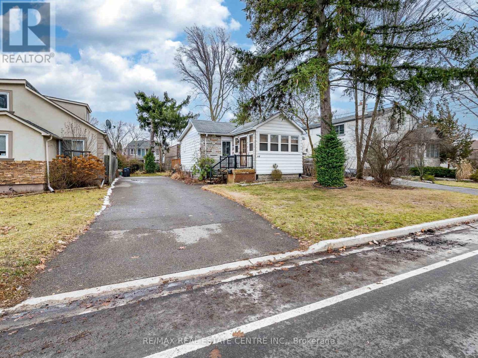 64 EAGLEWOOD BOULEVARD, Mississauga, Ontario