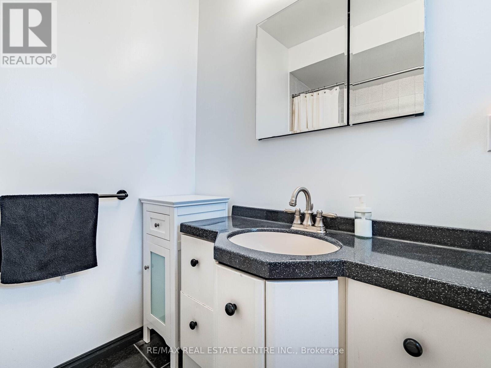 64 Eaglewood Boulevard, Mississauga, Ontario  L5G 1V4 - Photo 25 - W12644562