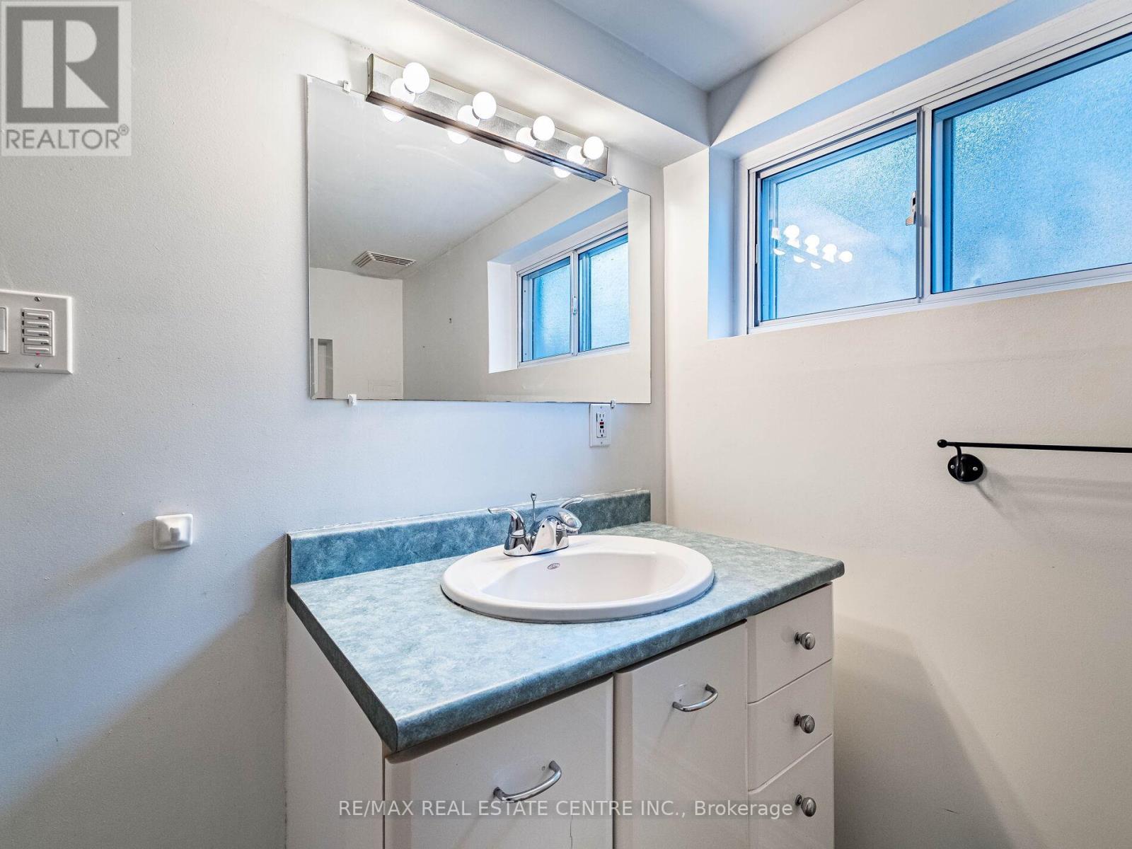 64 Eaglewood Boulevard, Mississauga, Ontario  L5G 1V4 - Photo 38 - W12644562