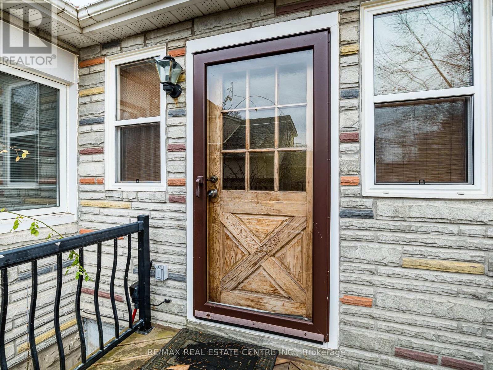 64 Eaglewood Boulevard, Mississauga, Ontario  L5G 1V4 - Photo 7 - W12644562