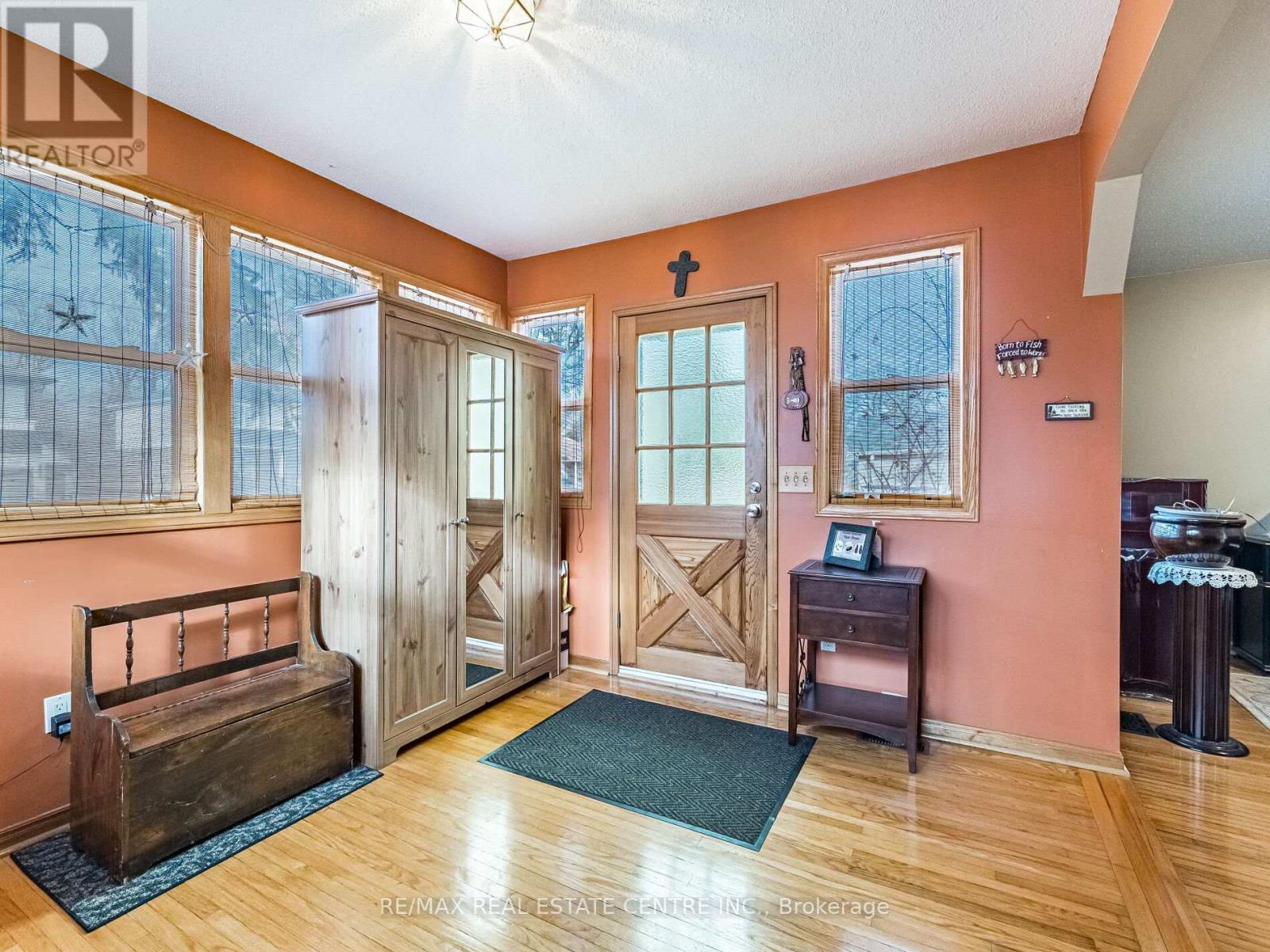 64 Eaglewood Boulevard, Mississauga, Ontario  L5G 1V4 - Photo 9 - W12644562