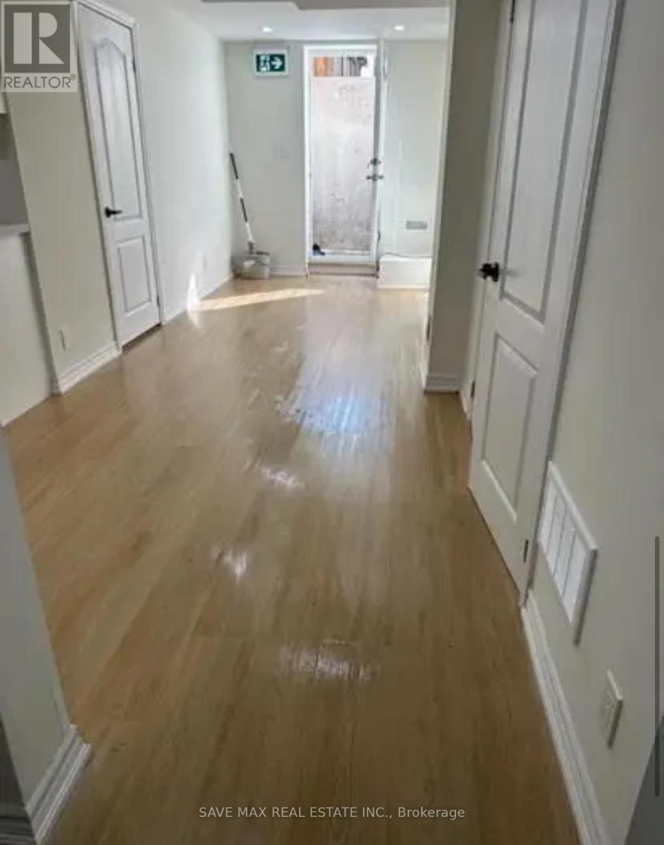 29 Ringway Road, Brampton, Ontario    - Photo 2 - W12644584