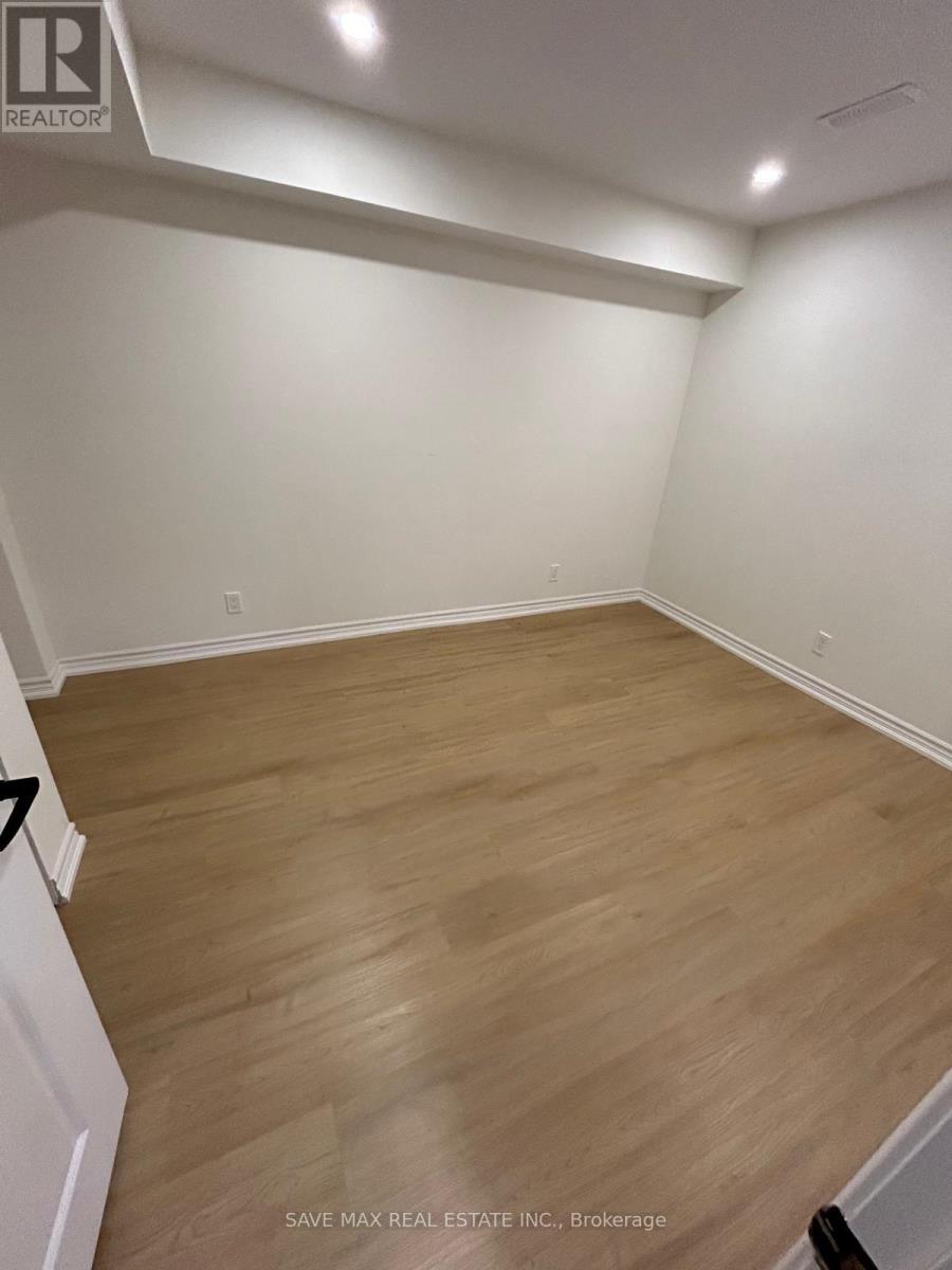 29 Ringway Road, Brampton, Ontario    - Photo 3 - W12644584