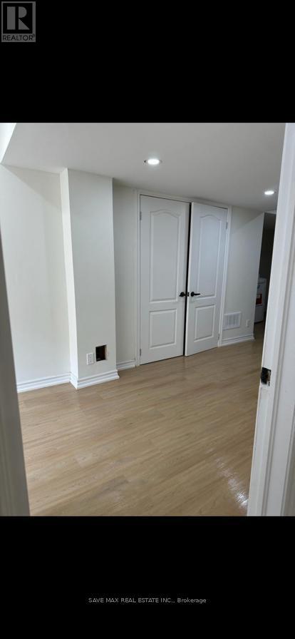 29 Ringway Road, Brampton, Ontario    - Photo 4 - W12644584