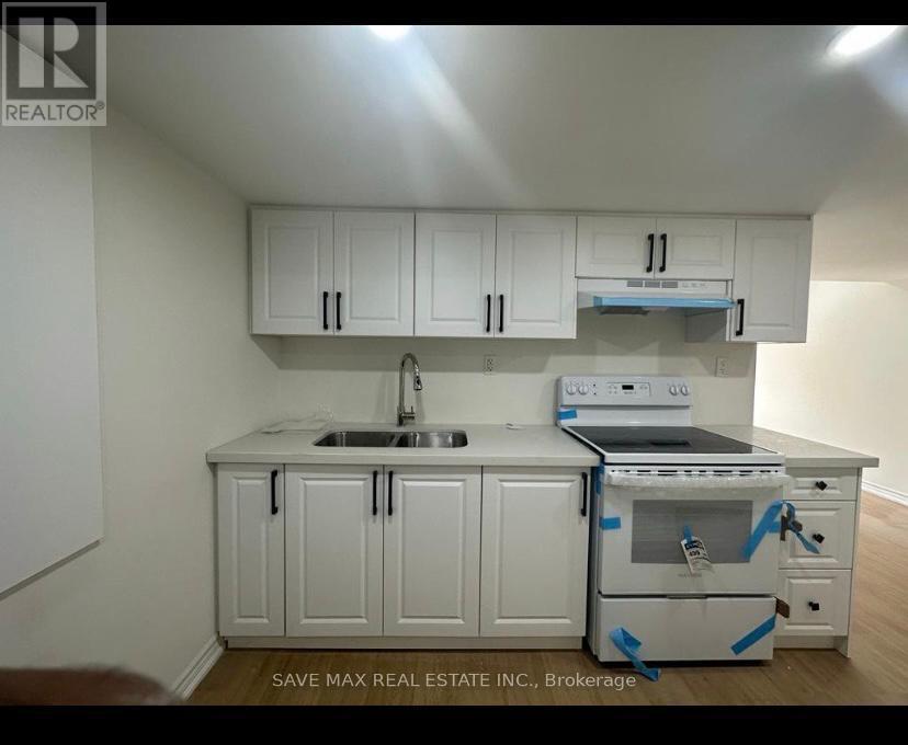 29 Ringway Road, Brampton, Ontario    - Photo 5 - W12644584