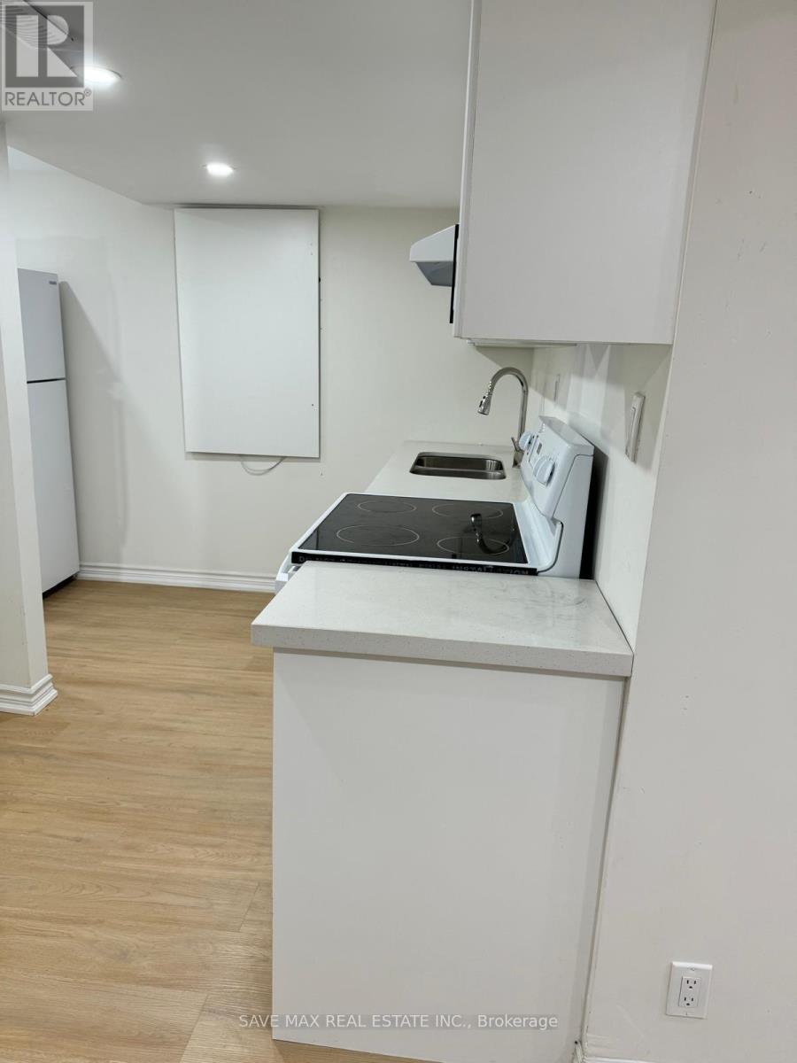 29 Ringway Road, Brampton, Ontario    - Photo 7 - W12644584