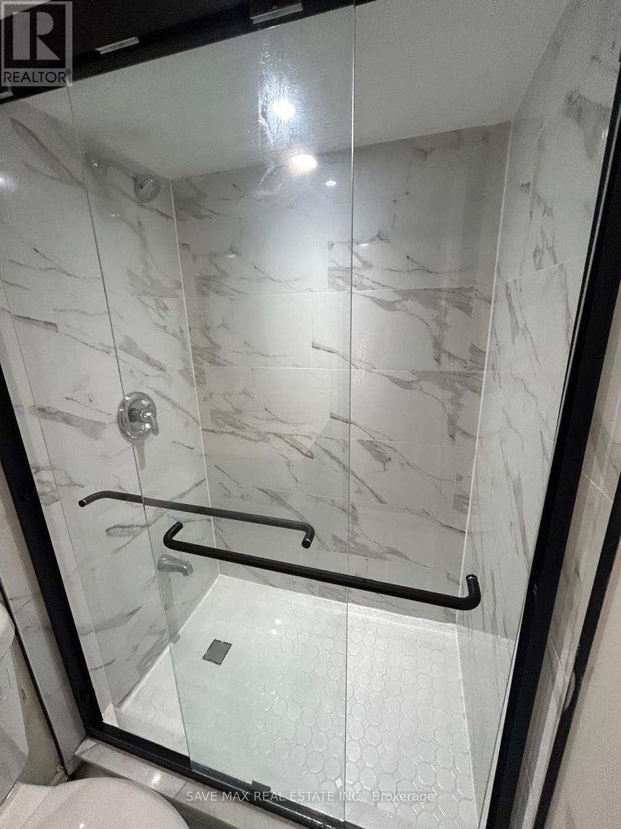 29 Ringway Road, Brampton, Ontario    - Photo 9 - W12644584