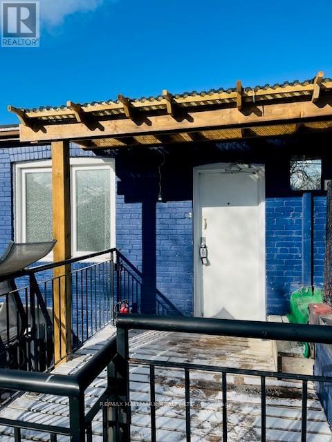 4 - 2961 Lakeshore Boulevard W, Toronto, Ontario  M8V 1Y5 - Photo 2 - W12644538