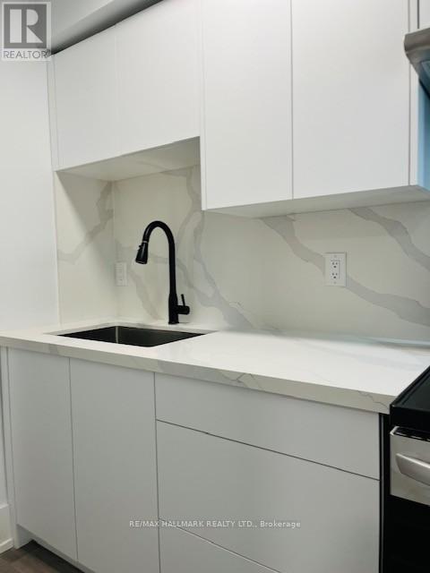 4 - 2961 LAKESHORE BOULEVARD W, Toronto, Ontario