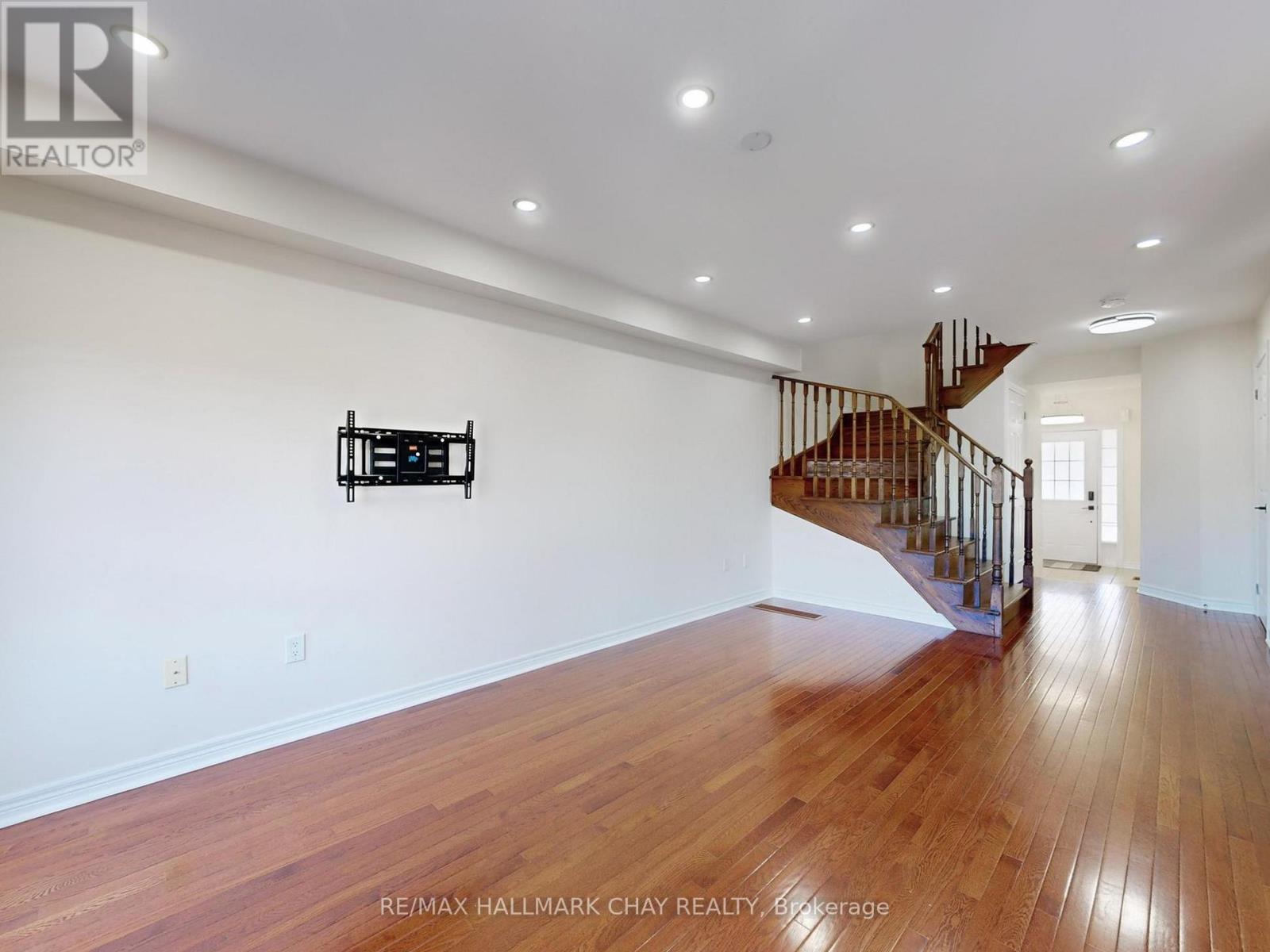 1192 Mary-Lou Street, Innisfil, Ontario  L9S 5A4 - Photo 6 - N12643746