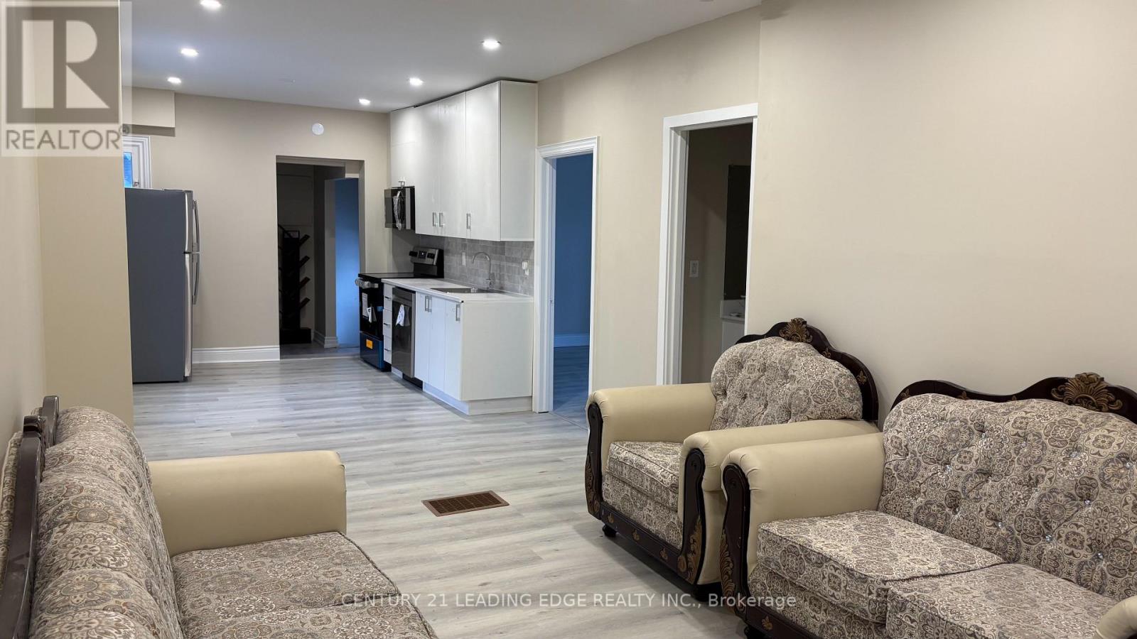 295 Main Street N, Markham, Ontario  L3P 1Y9 - Photo 3 - N12644052