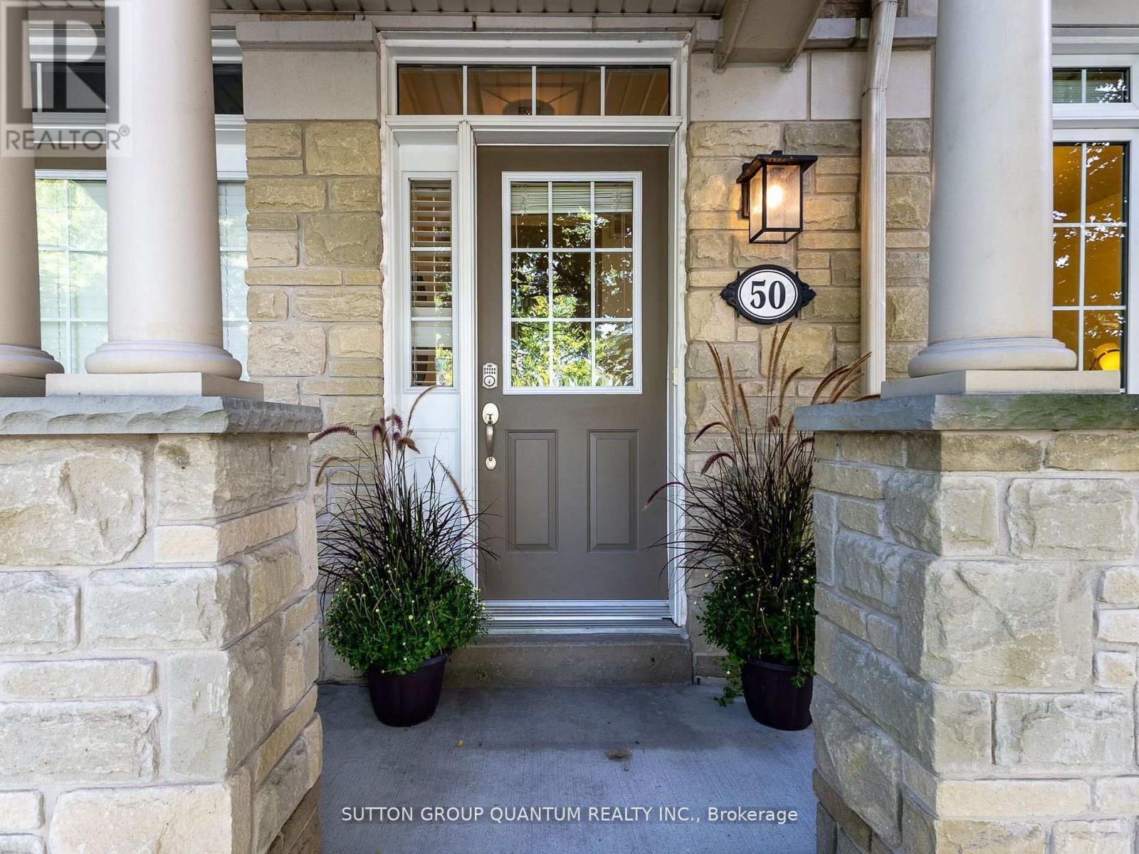 50 Rosewood Avenue, Mississauga, Ontario  L5G 4W3 - Photo 3 - W12644588