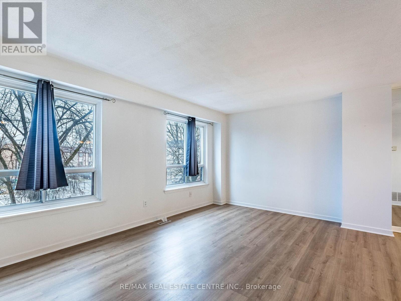 5 Moregate Crescent, Brampton, Ontario L6S 3K9 - Photo 14 - W12644590