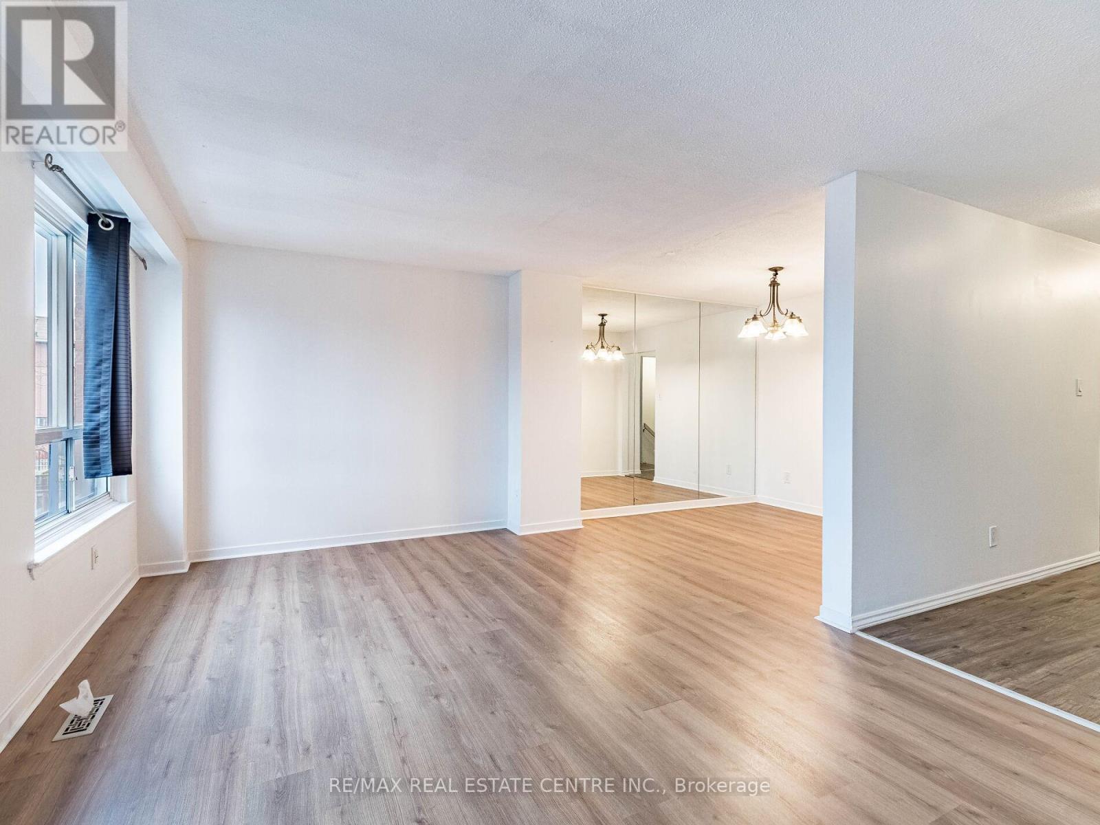 5 Moregate Crescent, Brampton, Ontario L6S 3K9 - Photo 15 - W12644590