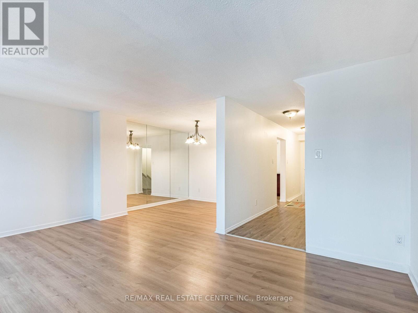 5 Moregate Crescent, Brampton, Ontario L6S 3K9 - Photo 16 - W12644590