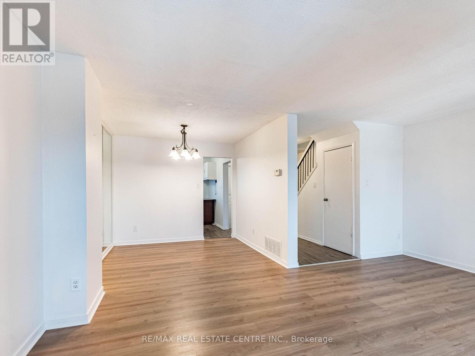 5 Moregate Crescent, Brampton, Ontario L6S 3K9 - Photo 17 - W12644590