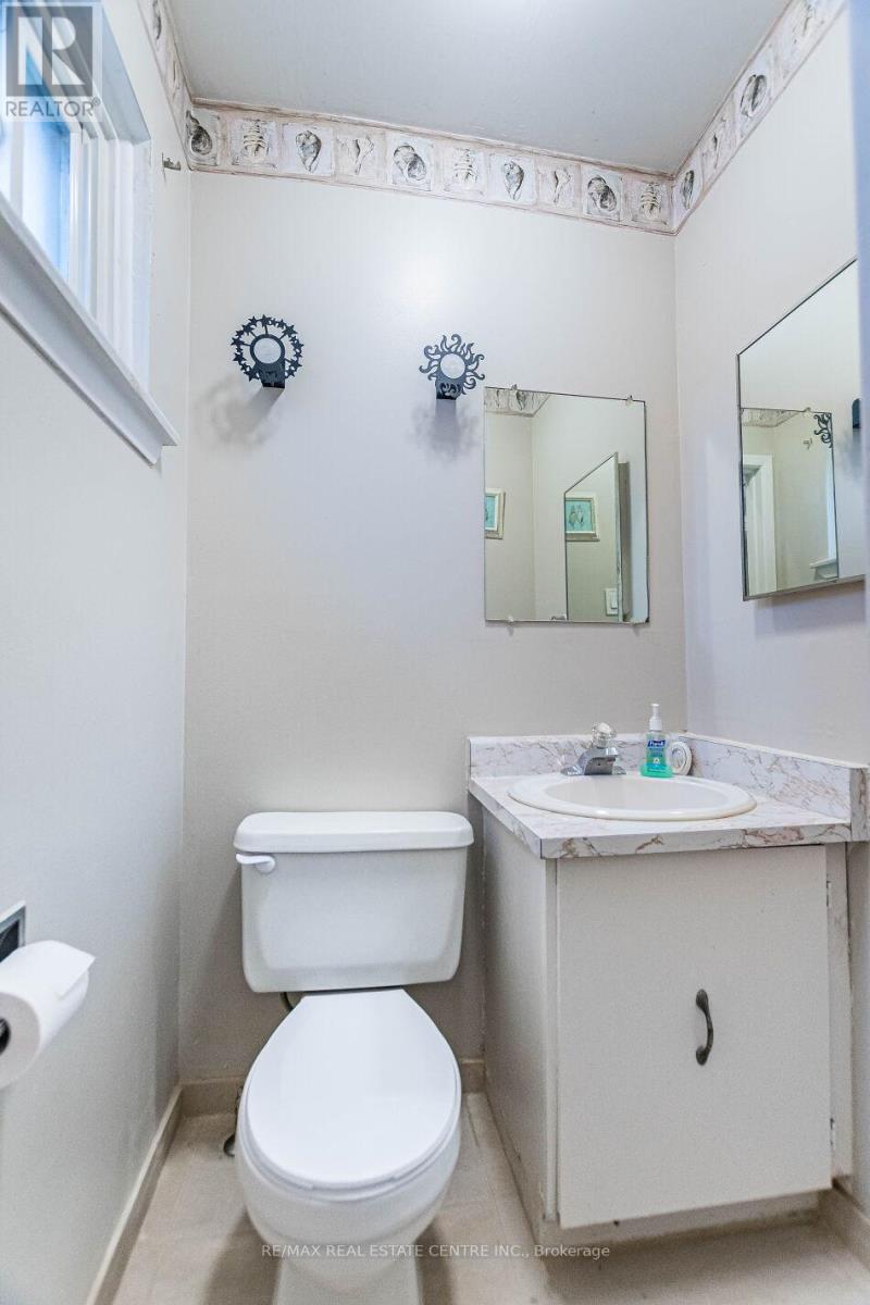 5 Moregate Crescent, Brampton, Ontario L6S 3K9 - Photo 19 - W12644590