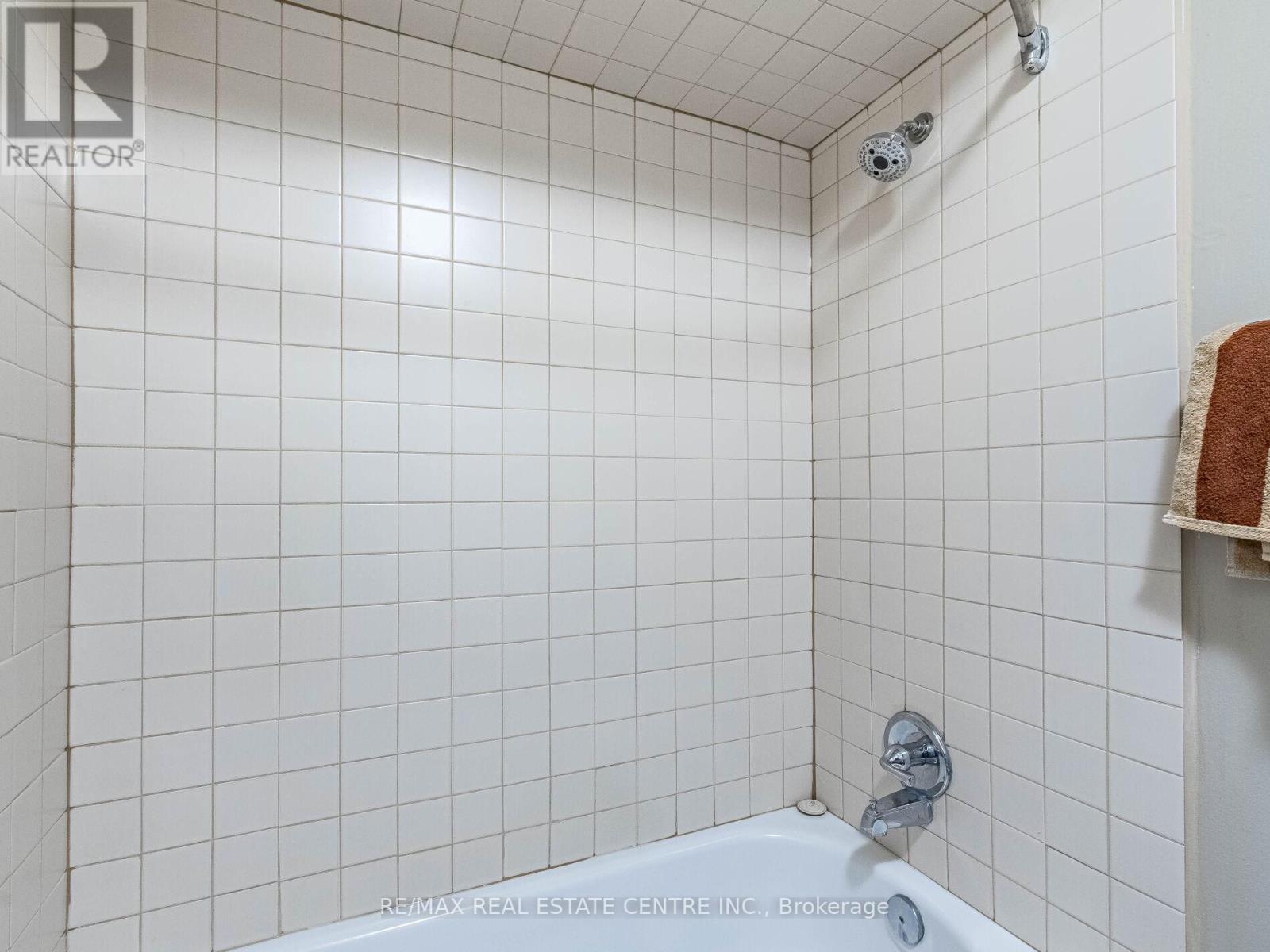 5 Moregate Crescent, Brampton, Ontario L6S 3K9 - Photo 31 - W12644590