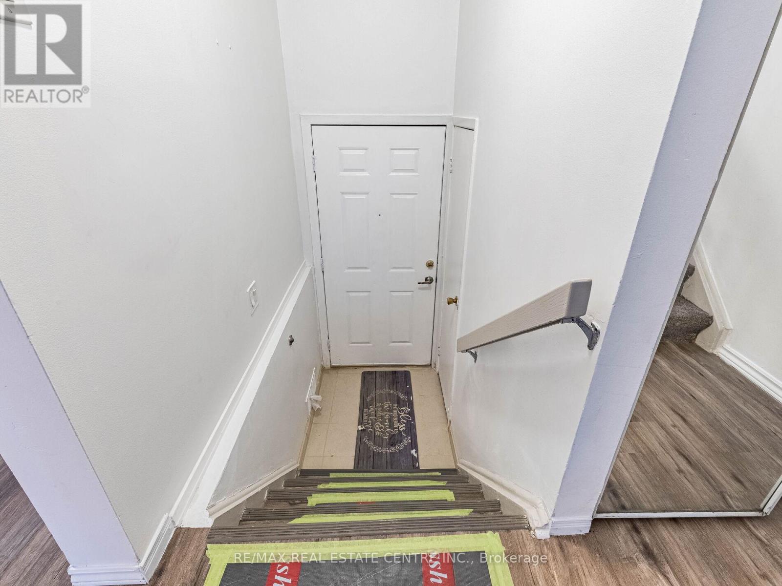 5 Moregate Crescent, Brampton, Ontario L6S 3K9 - Photo 8 - W12644590