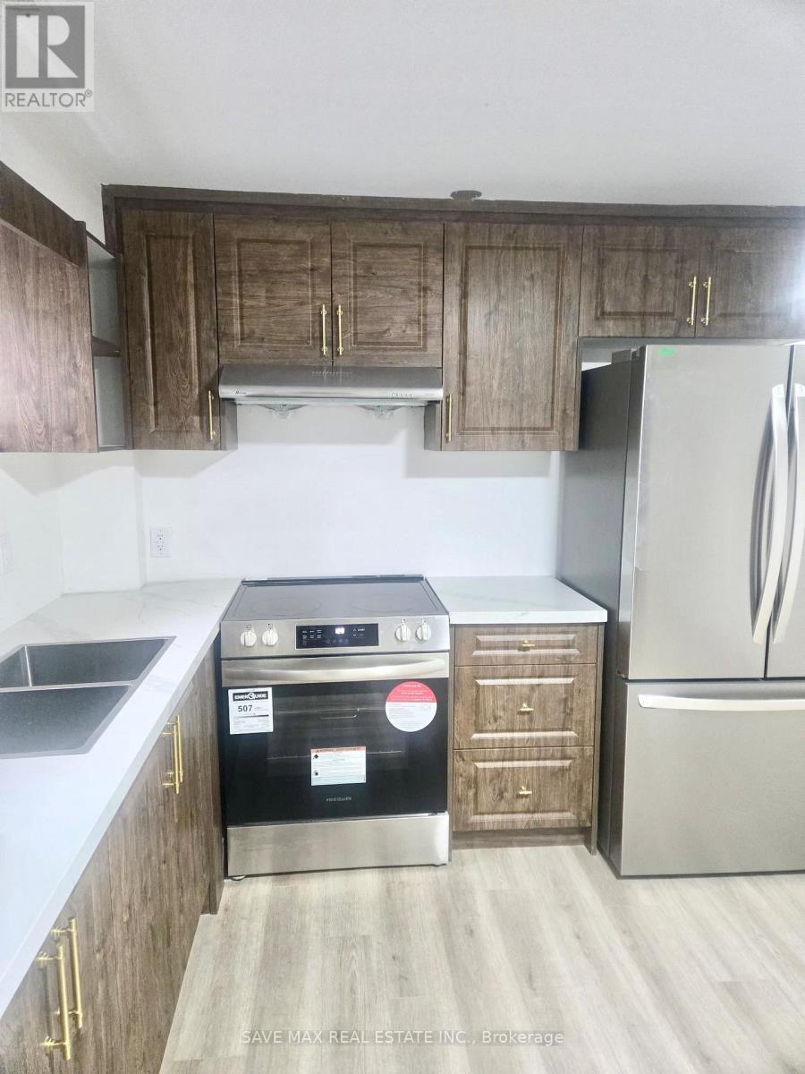 59 Lionshead Out, Brampton, Ontario  L6S 3X3 - Photo 4 - W12644592