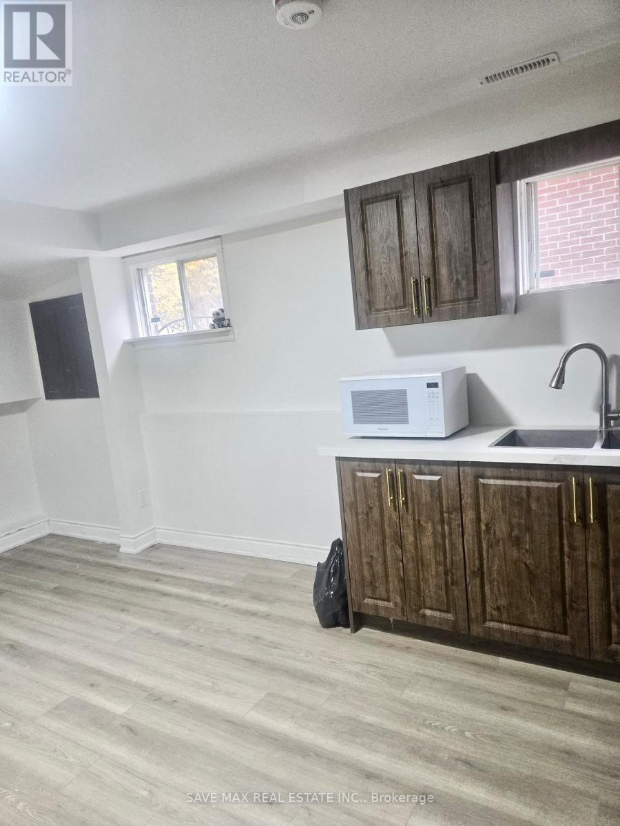 59 Lionshead Out, Brampton, Ontario  L6S 3X3 - Photo 5 - W12644592