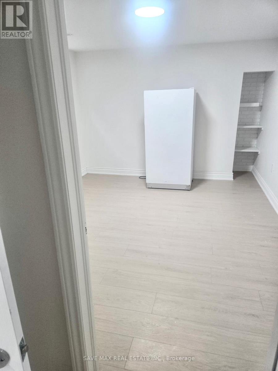 59 Lionshead Out, Brampton, Ontario  L6S 3X3 - Photo 7 - W12644592