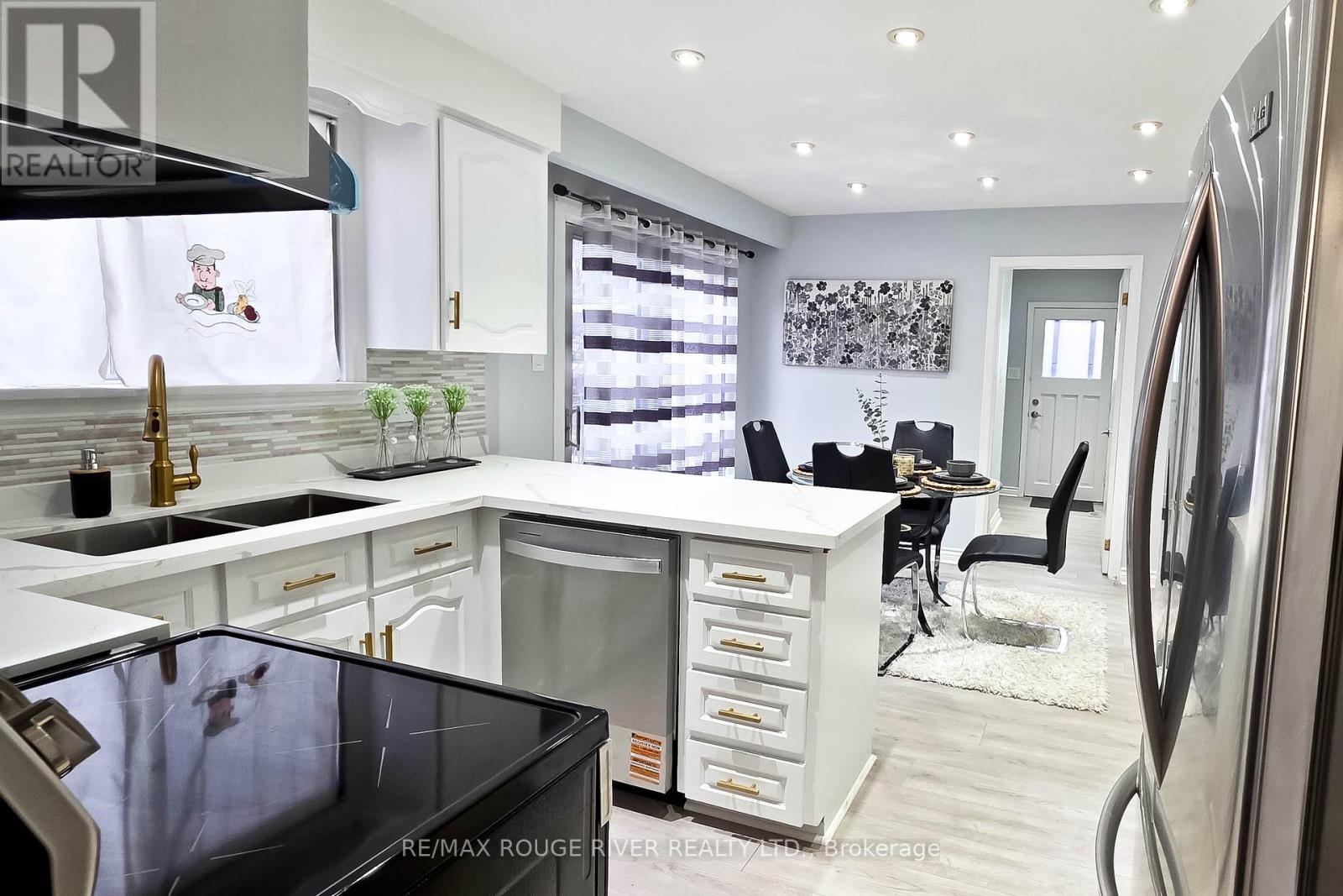 22 Annabelle Drive, Toronto, Ontario  M9V 3B6 - Photo 11 - W12644612