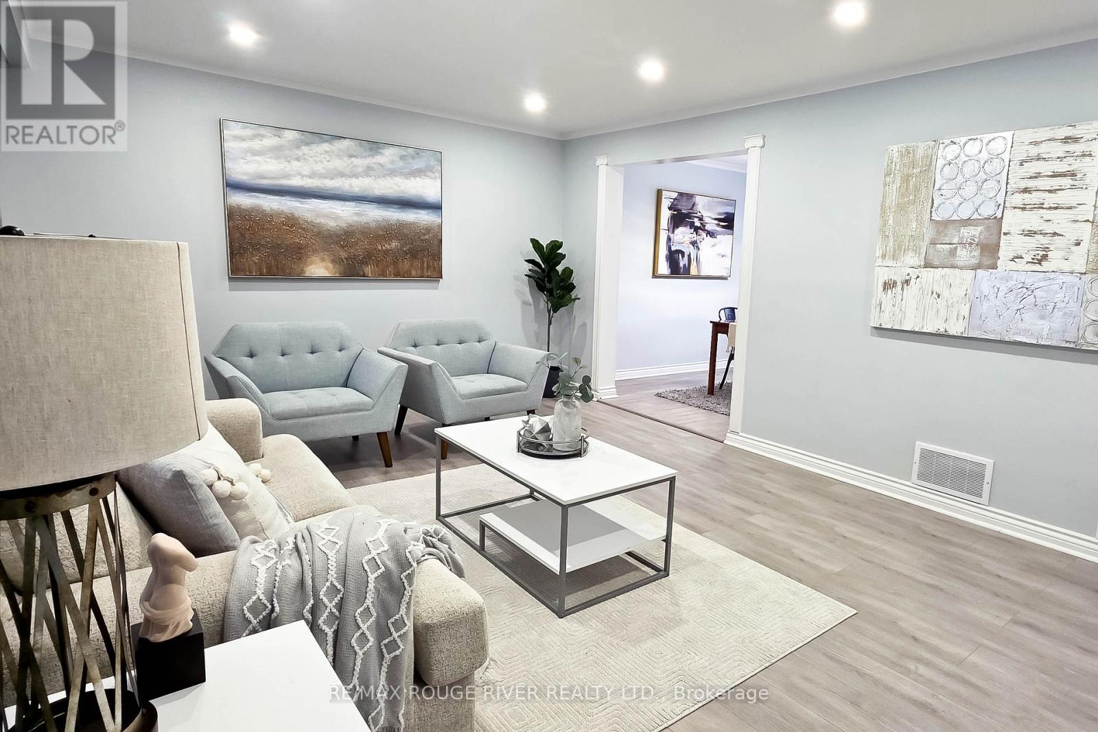 22 Annabelle Drive, Toronto, Ontario  M9V 3B6 - Photo 4 - W12644612