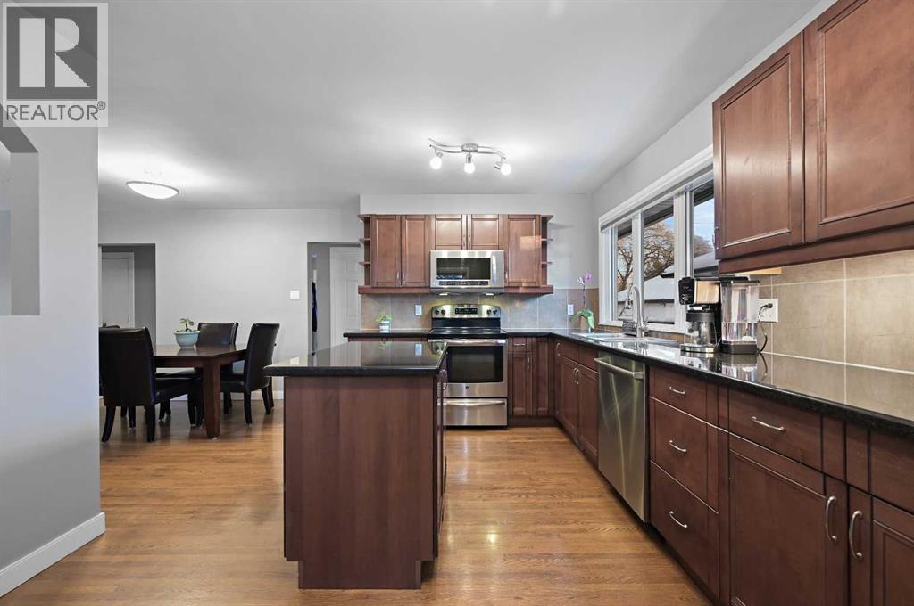 3124 49 Street Sw, Calgary, Alberta  T3E 3Y3 - Photo 5 - A2272946