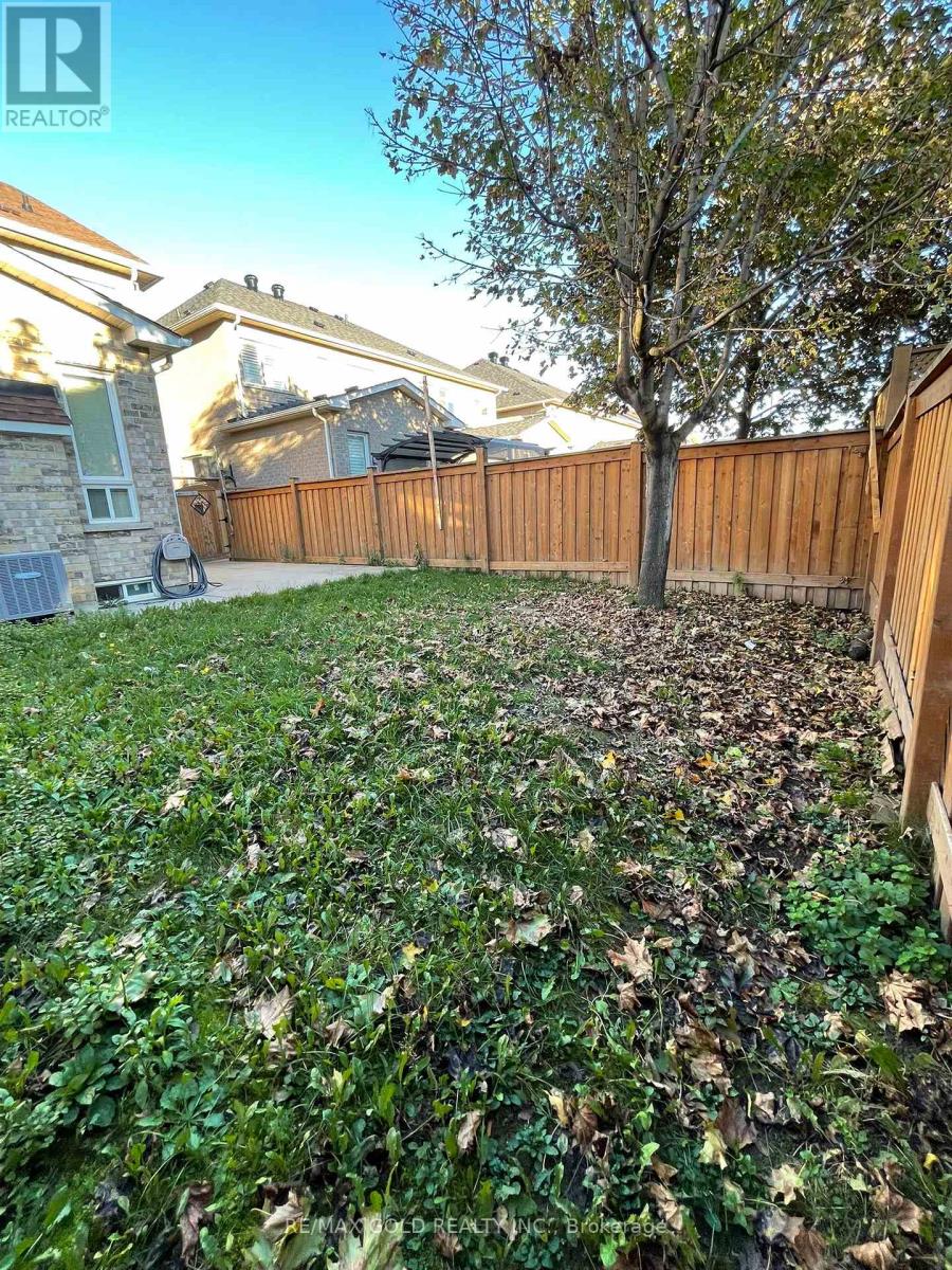 Upper - 98 Everingham Circle, Brampton, Ontario  L6R 0R9 - Photo 25 - W12634490