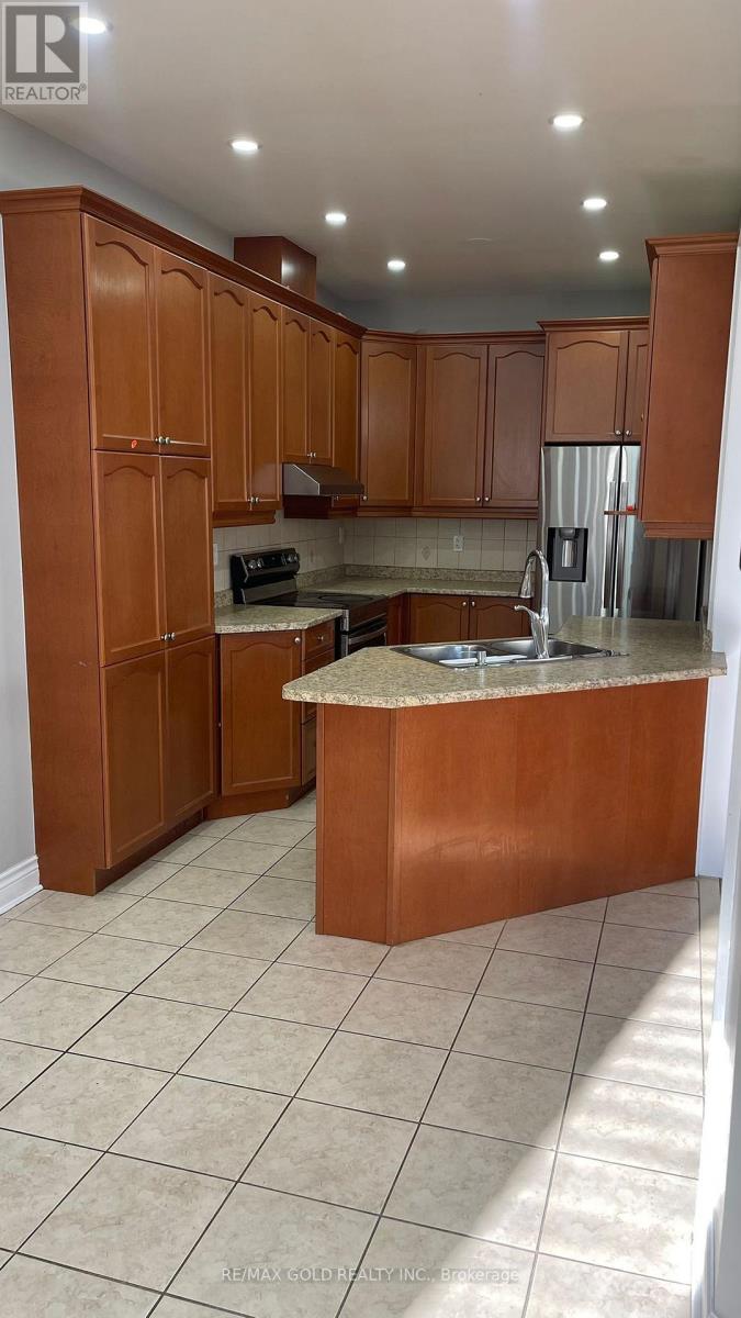 Upper - 98 Everingham Circle, Brampton, Ontario  L6R 0R9 - Photo 12 - W12634490