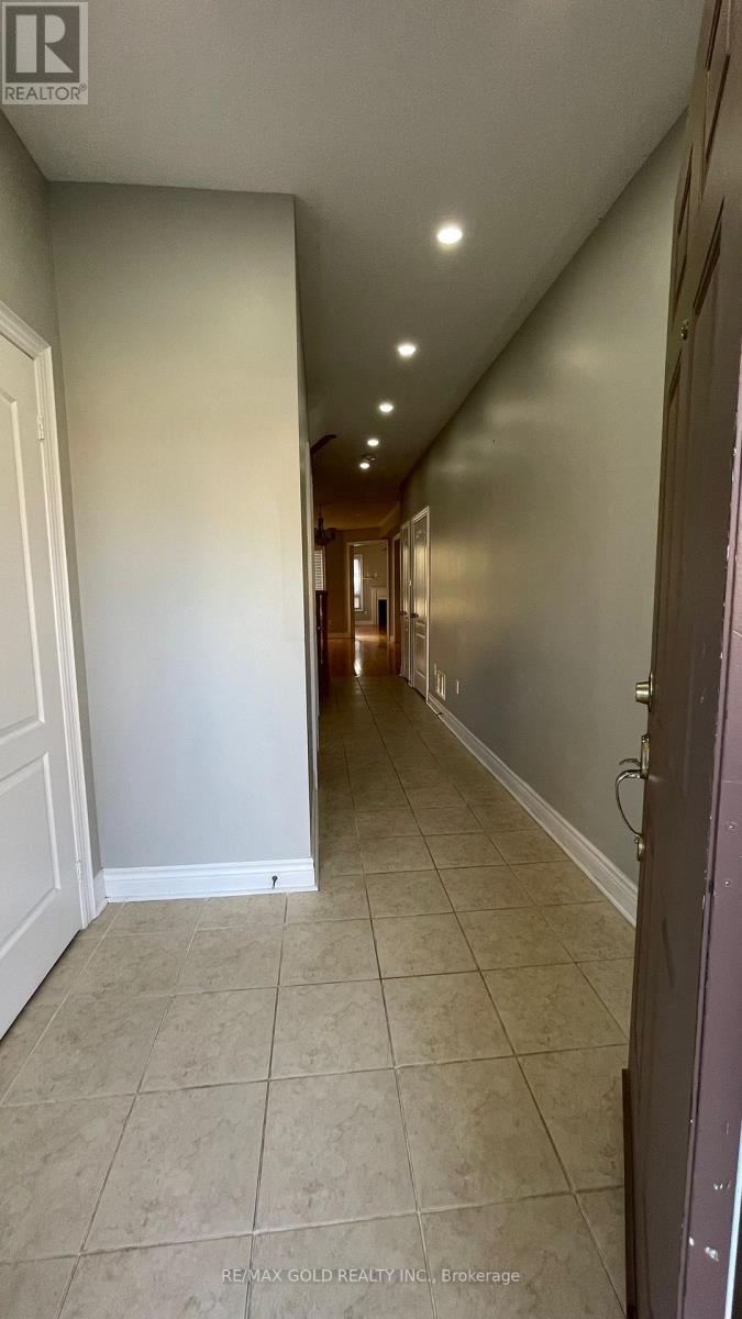 Upper - 98 Everingham Circle, Brampton, Ontario  L6R 0R9 - Photo 3 - W12634490