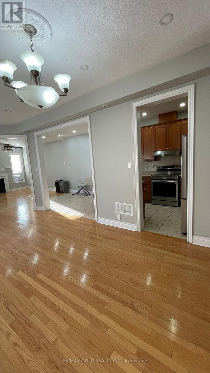 Upper - 98 Everingham Circle, Brampton, Ontario  L6R 0R9 - Photo 11 - W12634490