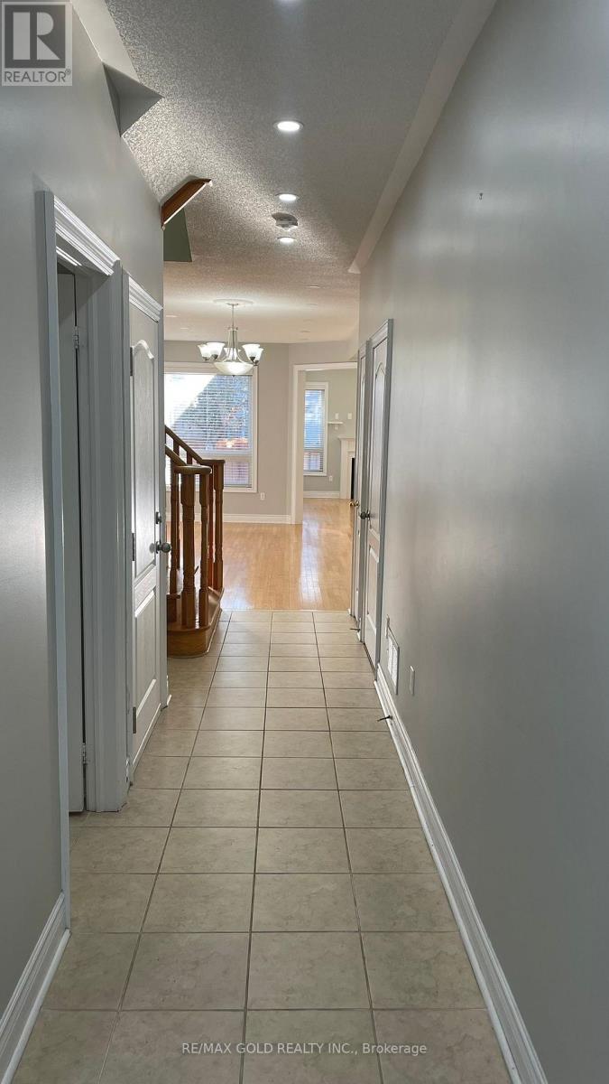 Upper - 98 Everingham Circle, Brampton, Ontario  L6R 0R9 - Photo 7 - W12634490