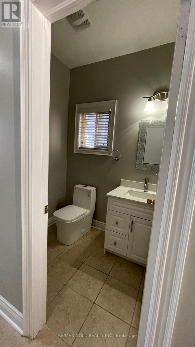 Upper - 98 Everingham Circle, Brampton, Ontario  L6R 0R9 - Photo 5 - W12634490