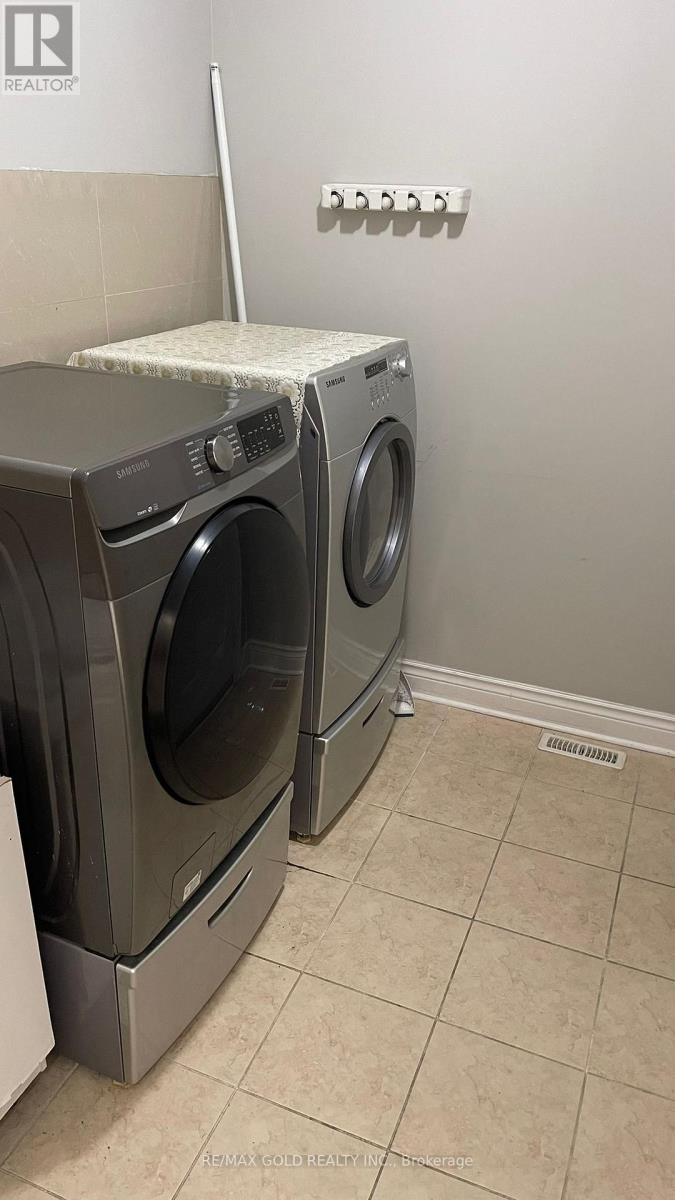 Upper - 98 Everingham Circle, Brampton, Ontario  L6R 0R9 - Photo 6 - W12634490