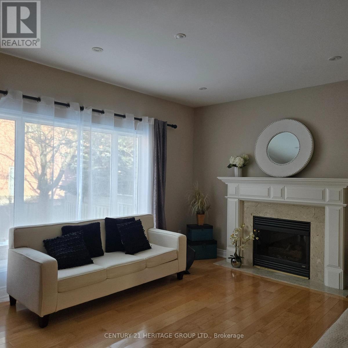 54 Farnham Drive, Richmond Hill (Bayview Hill), Ontario  L4B 4E7 - Photo 6 - N12641922