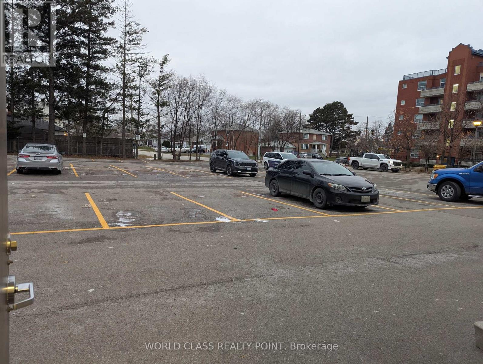 326 Kerr Street, Oakville, Ontario  L6K 3B5 - Photo 14 - W12644640