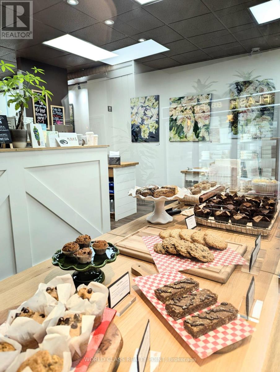 326 Kerr Street, Oakville, Ontario  L6K 3B5 - Photo 4 - W12644640