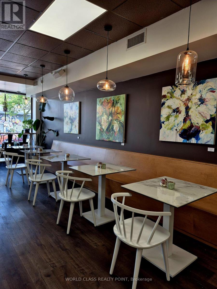 326 Kerr Street, Oakville, Ontario  L6K 3B5 - Photo 5 - W12644640