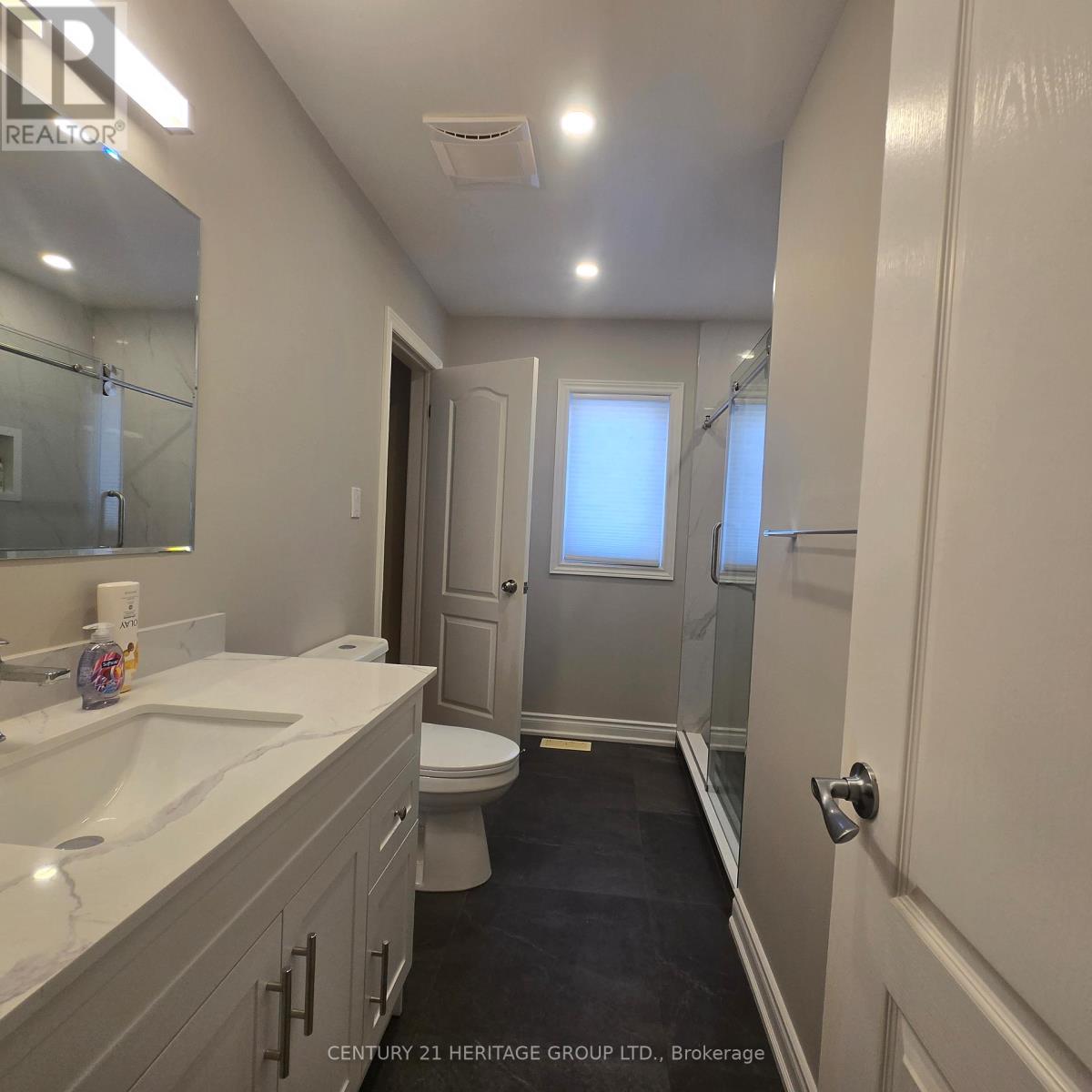 54 Farnham Drive, Richmond Hill (Bayview Hill), Ontario  L4B 4E7 - Photo 24 - N12641922