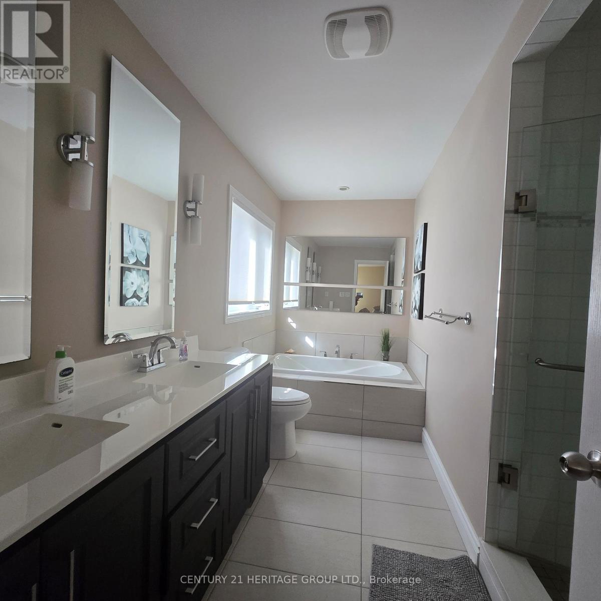 54 Farnham Drive, Richmond Hill (Bayview Hill), Ontario  L4B 4E7 - Photo 21 - N12641922