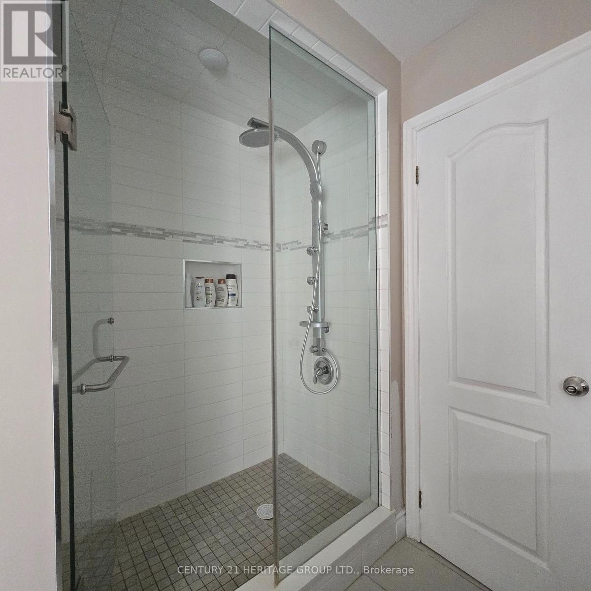 54 Farnham Drive, Richmond Hill (Bayview Hill), Ontario  L4B 4E7 - Photo 22 - N12641922