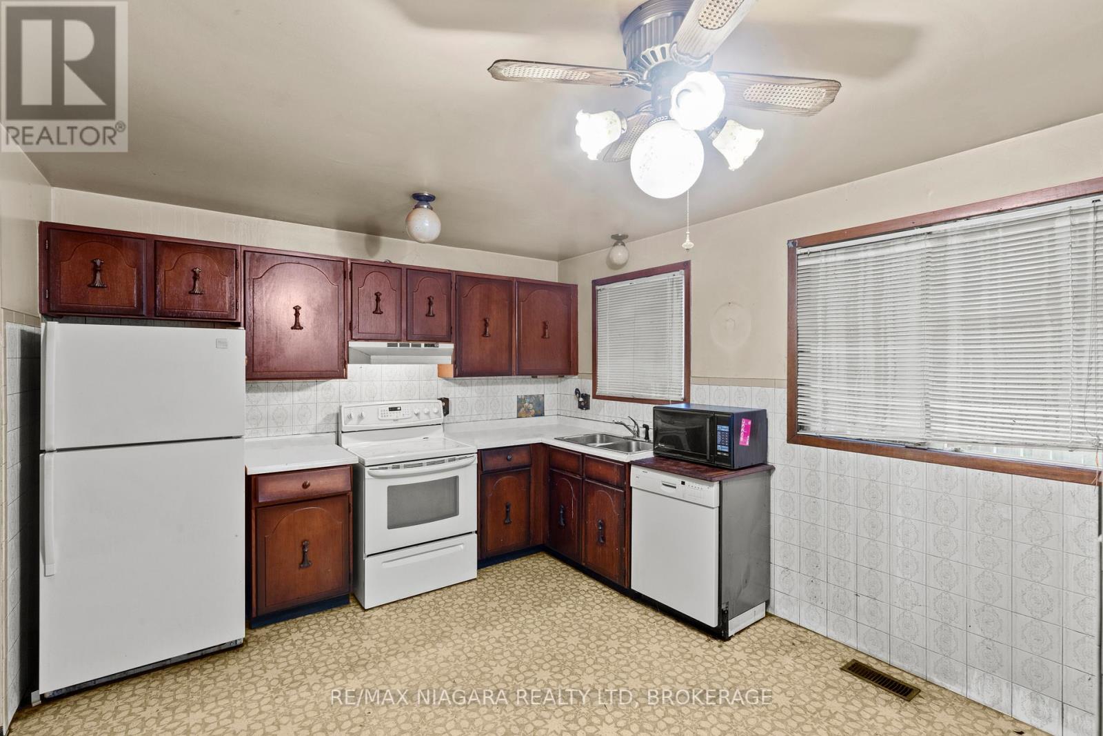 6183 Johnson Drive, Niagara Falls (Church's Lane), Ontario  L2J 3J6 - Photo 9 - X12644678