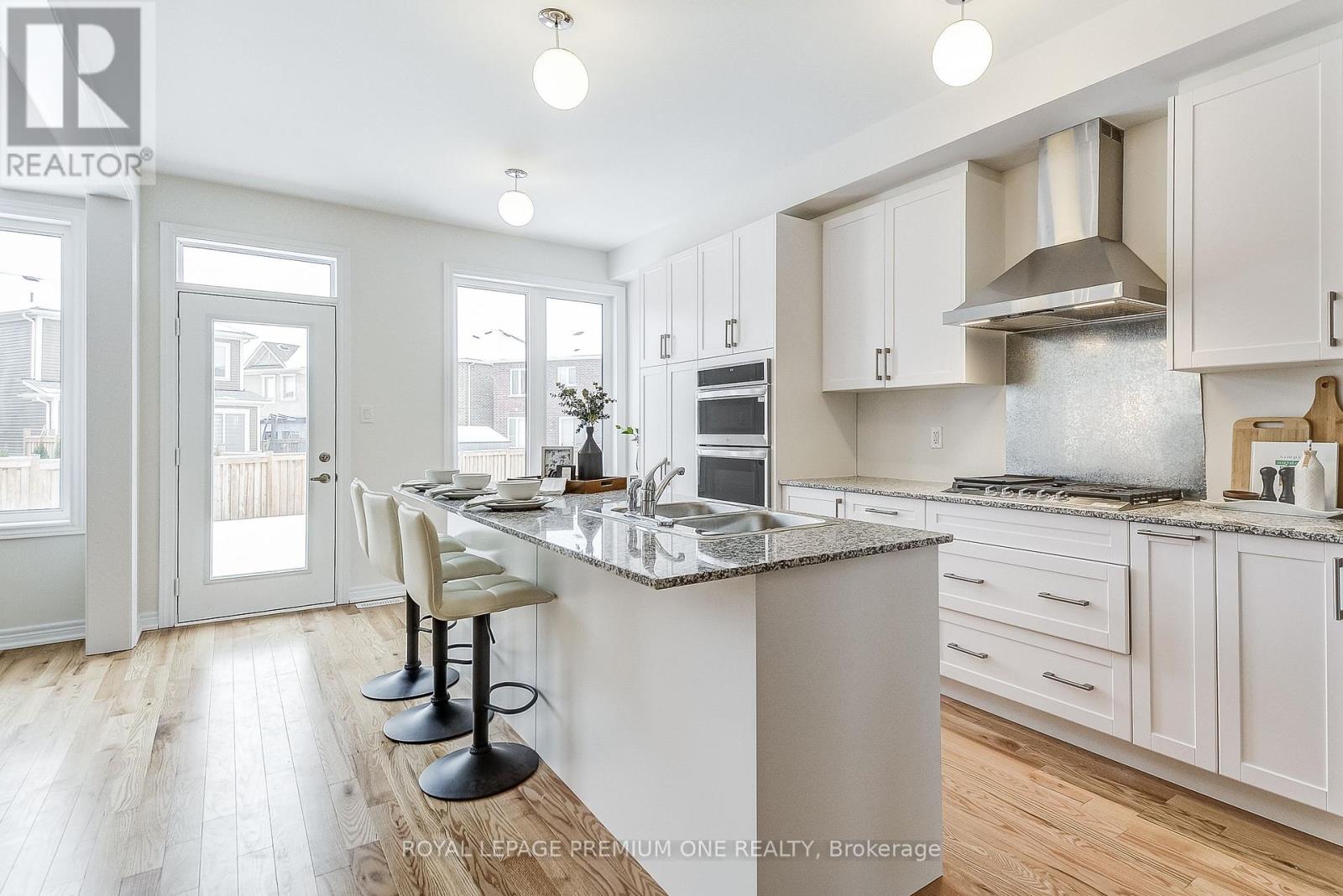 440 Kennedy Circle, Milton, Ontario  L9T 7E7 - Photo 12 - W12368294