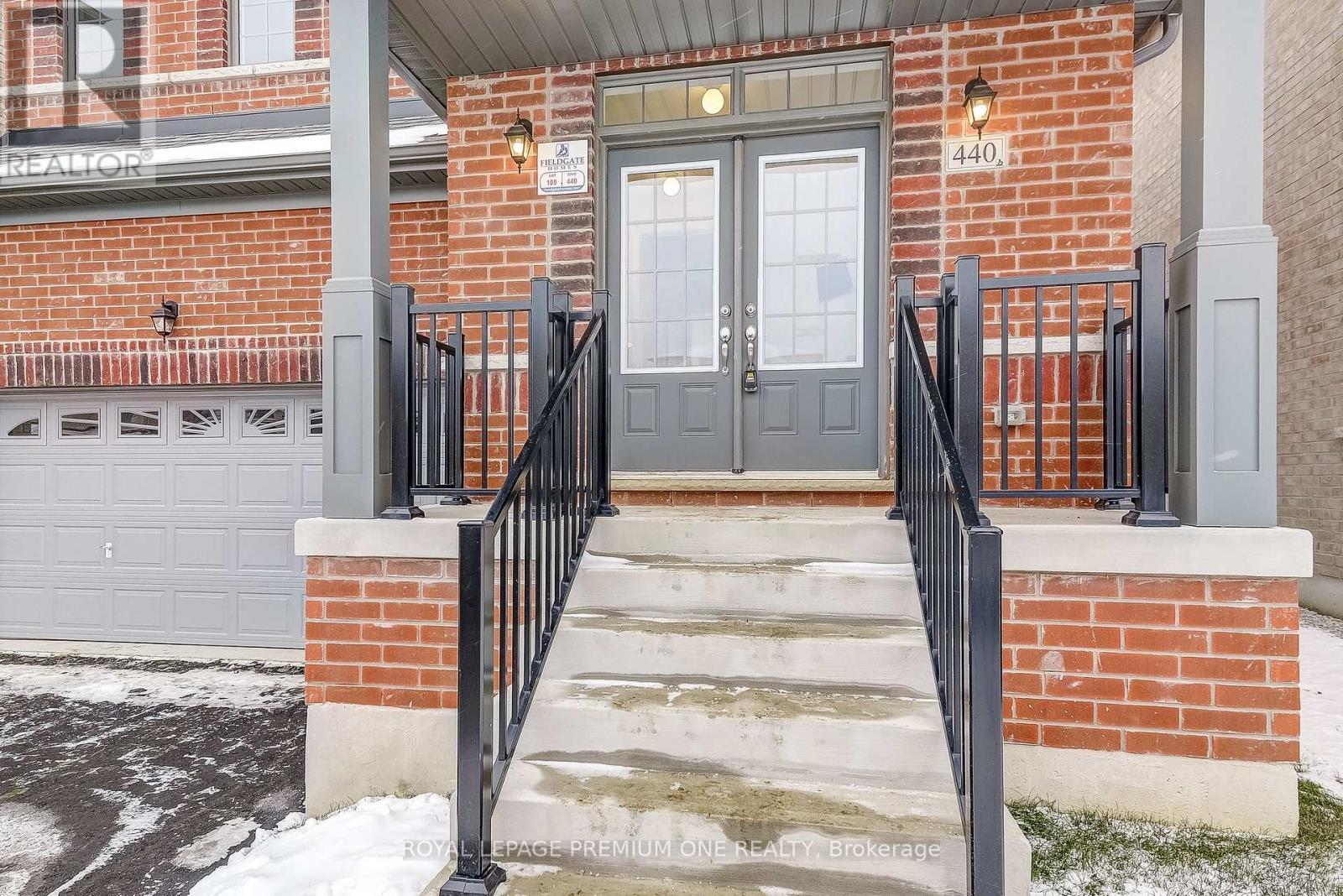 440 Kennedy Circle, Milton, Ontario  L9T 7E7 - Photo 5 - W12368294